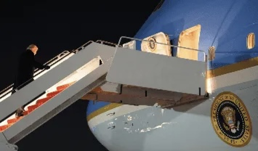 Avión presidencial de EU presenta falla eléctrica y retrasa viaje de Trump a Davos