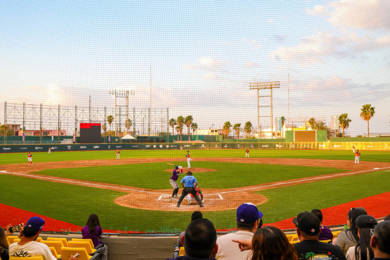Celebran aficionados Beisbol Profesional con Carlos Peña Ortiz el 277 Aniversario de la Fundación de Reynosa