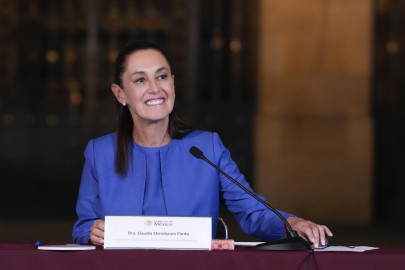 México presente en cumbre internacional sobre democracia en España