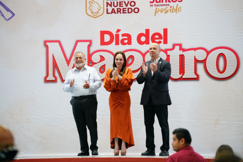 Reconoce alcaldesa Carmen Lilia Canturosas labor del magistrado y entrega bono económico a más de 4 mil maestros