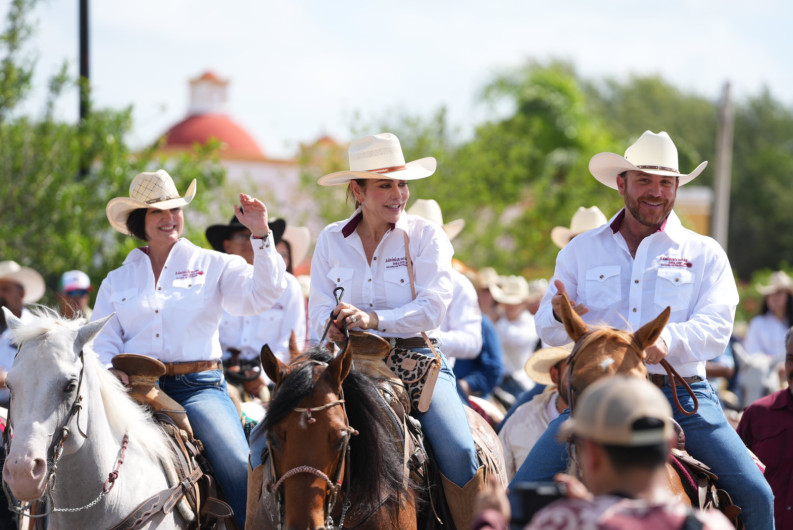 Fortalece Carmen Lilia Canturosas lazos de hermandad con nueva ciudad Guerrero