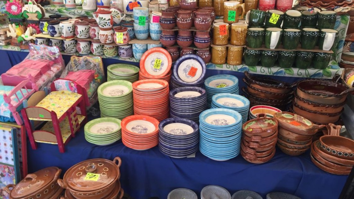 Artesanos exponen su arte en espacios públicos de la zona sur.