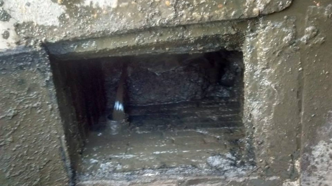 Comapa trabaja con equipo vactor