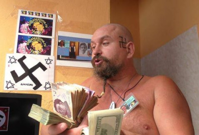 Ruso racista será deportado