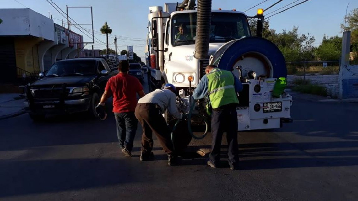 Comapa trabaja con equipo vactor