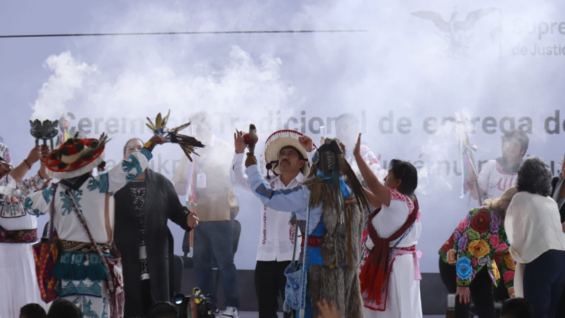 Inicia ceremonia de entrega de Bastón de Mando a los ministros de la SCJN
