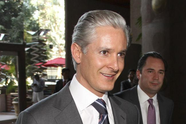 Lidera Alfredo del Mazo encuestas de salida en Estado de México