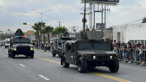 Desfilan por 113 aniversario de la Revolución