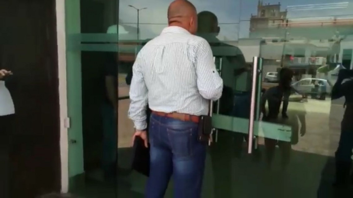 Ex empleados de Madero toman instalaciones de Palacio Municipal