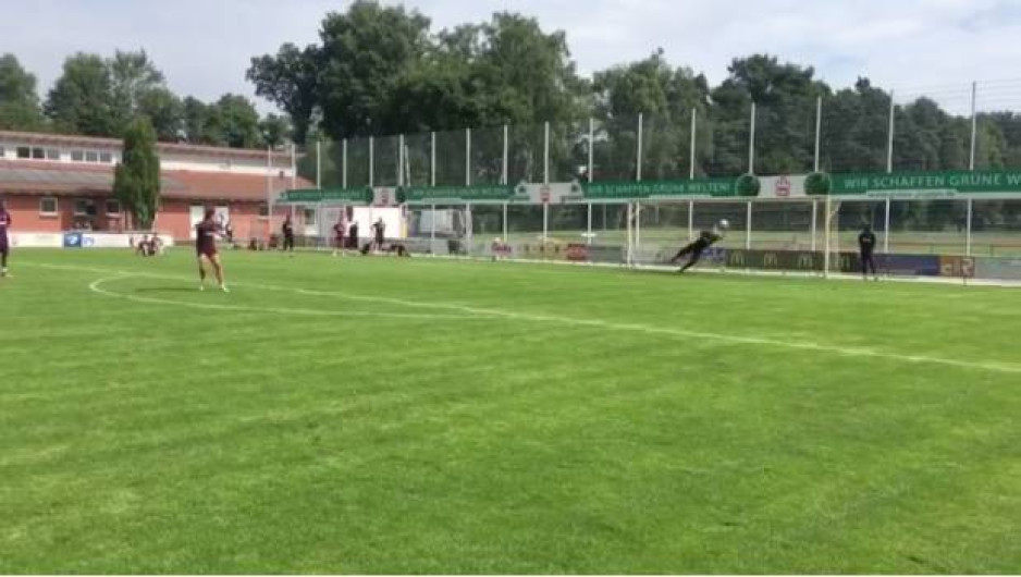 El club West Ham presume las virtudes técnicas de su 'Chichadios'