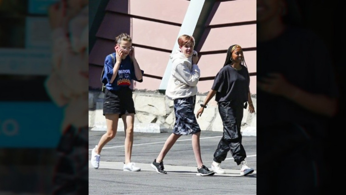 Millie Bobby Brown pasea por LA con los chicos Jolie-Pitt