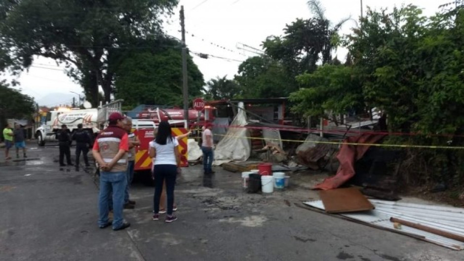 Mueren en Veracruz tres niños tras incendiarse su casa