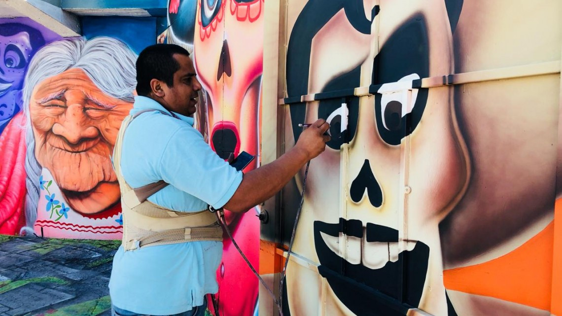 Pintan mural de la película de Coco en Matamoros