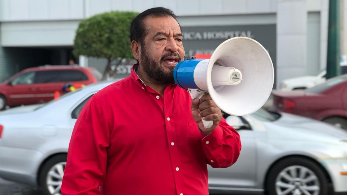 Se manifiestan maestros afuera del ISSSTE Matamoros 