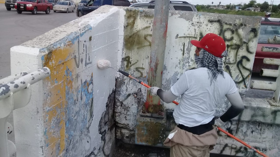 Pintan cuadrillas puentes vehiculares 