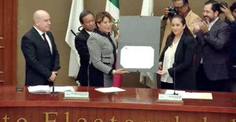 Recibe Delfina Gómez constancia como gobernadora del Edomex