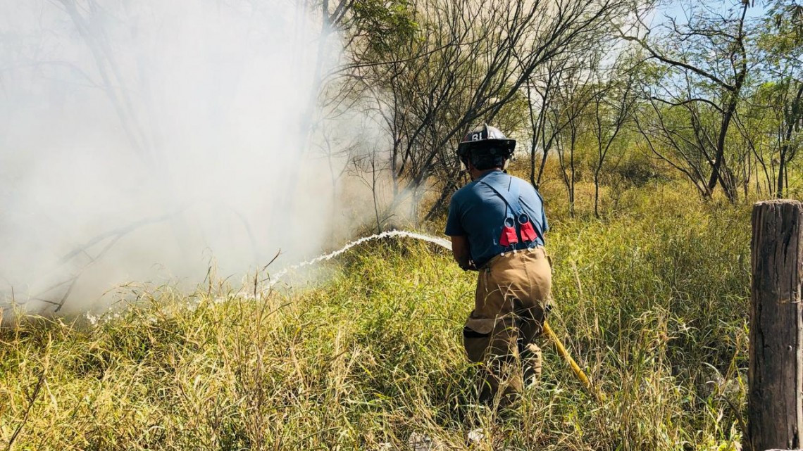Cierran la Pedro Cárdenas por incendio de zacatal