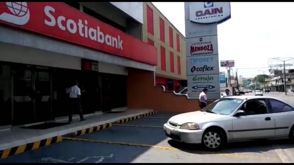 Asaltan con lujo de violencia Scotiabank