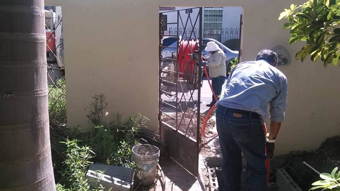 Comapa trabaja con equipo vactor