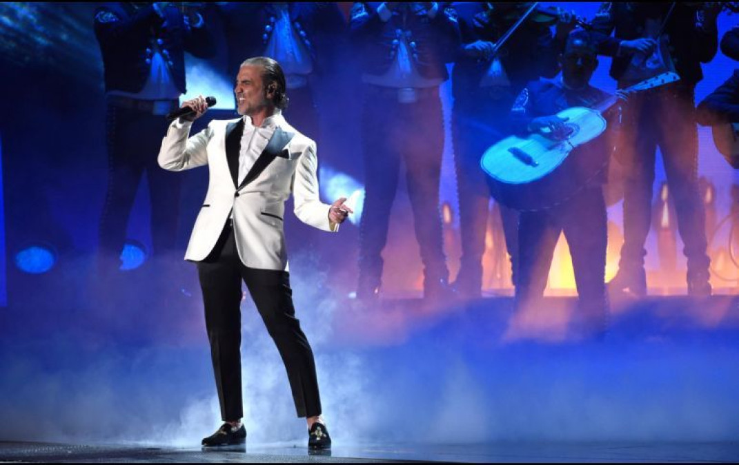  Entregarán premio de la Fundación de la Herencia Hispana a Alejandro Fernandez   