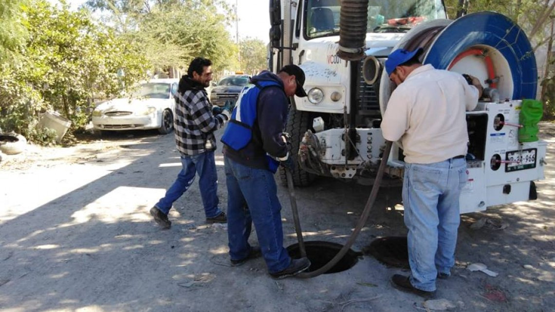 Comapa trabaja con equipo vactor