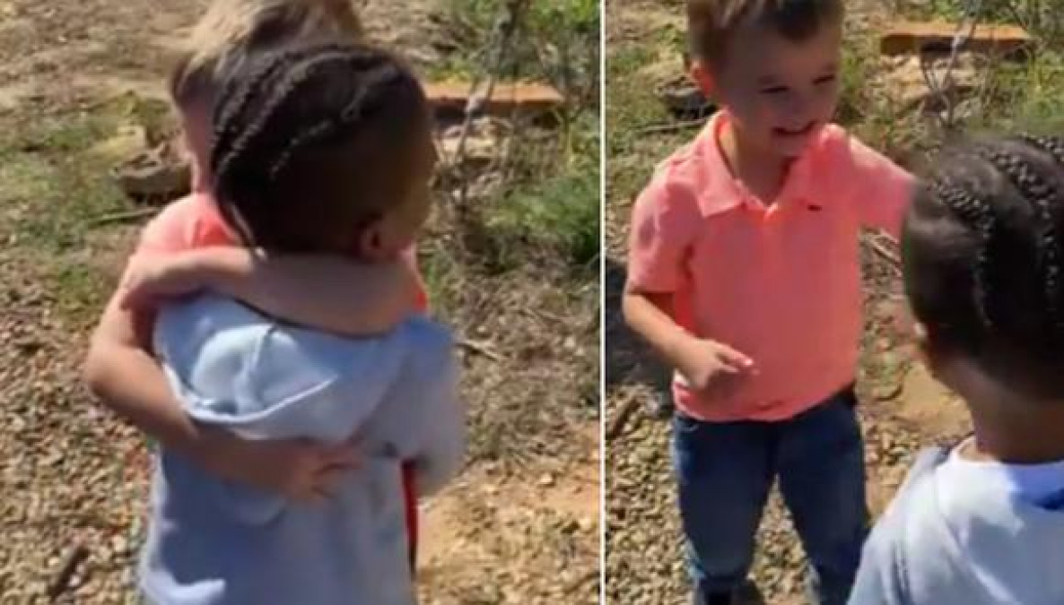 El conmovedor abrazo de 2 niños que se volvieron a reunir después de 2 meses