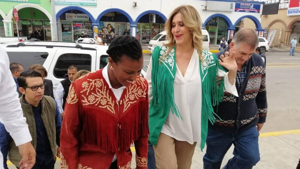 Presiden Alcaldes de Reynosa e Hidalgo, ceremonia del abrazo