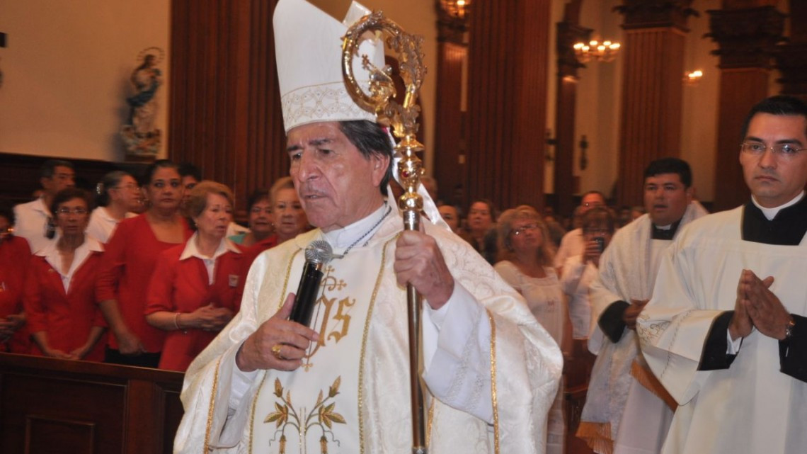 Curas renuevan promesas Sacerdotales