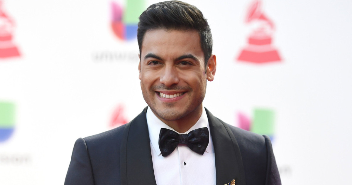 Pagan más de 100 mil pesos por un beso de Carlos Rivera