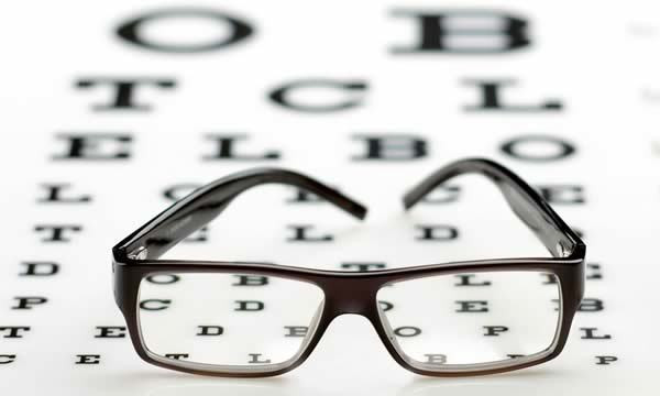 Llevan a cabo campaña oftalmológica en Tampico 