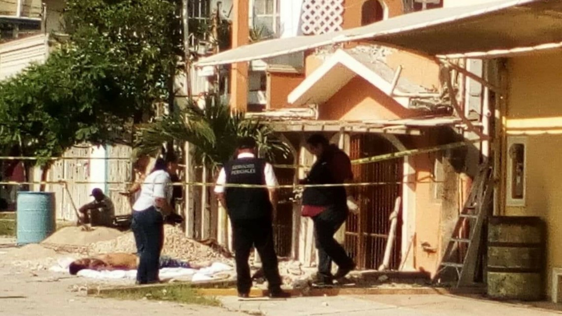 Despistado automovilista atropella y mata a al albañil