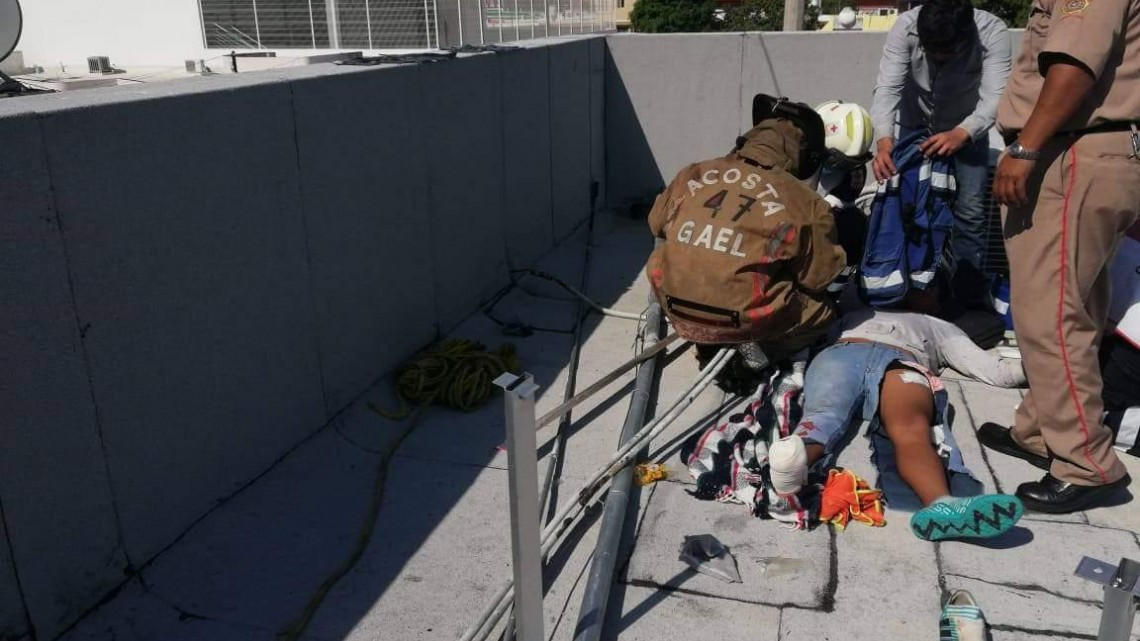 Joven se distrae y se electrocuta