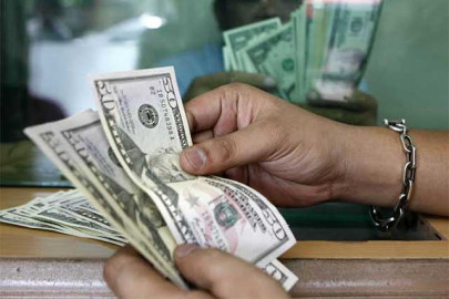 Casas de cambio ofrecen el dólar en $18.00 a la venta