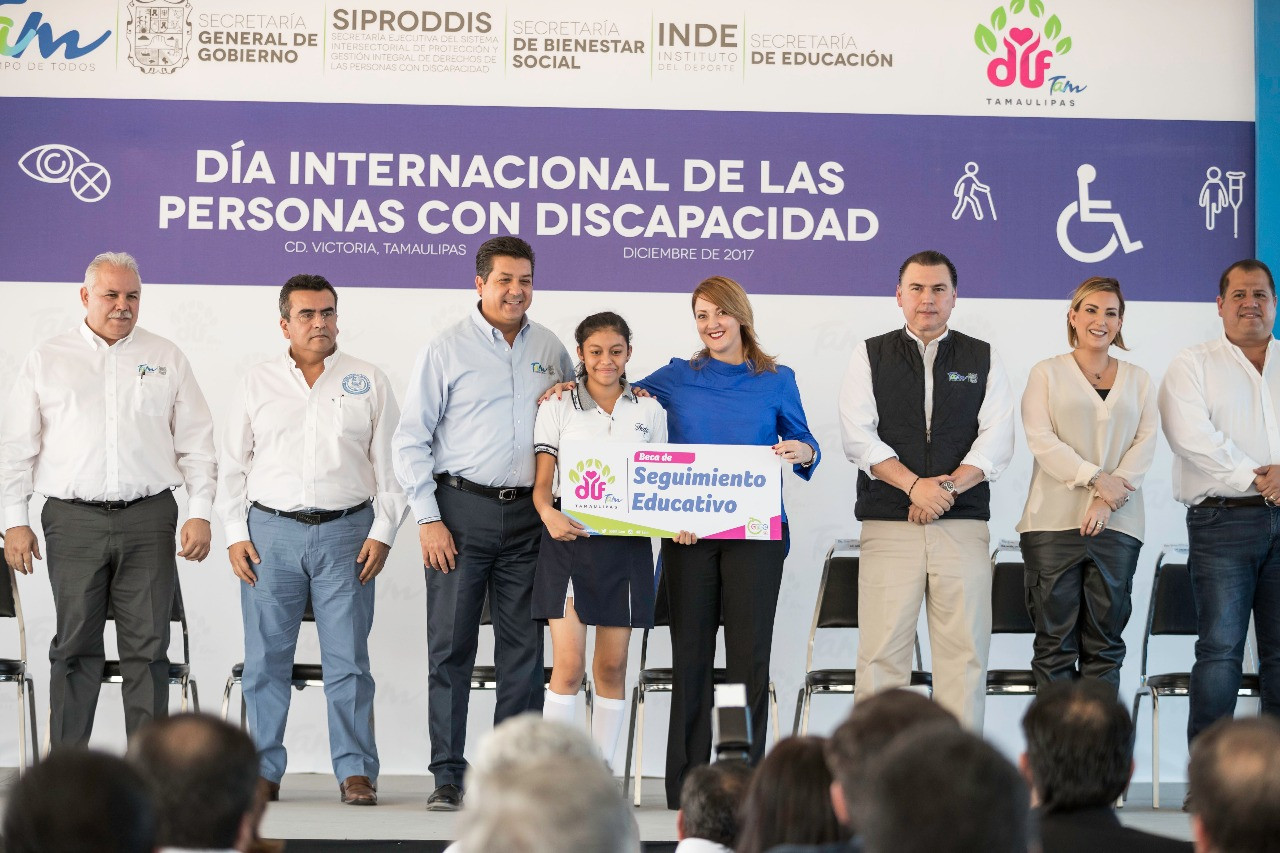 Entrega DIF Tamaulipas becas a estudiantes Sin Límites
