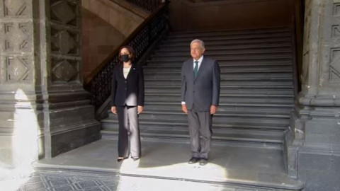 Arriba Vicepresidenta de EU, Kamala Harris a Palacio Nacional 