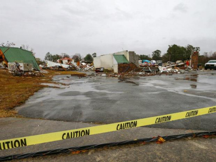 Reportan cuatro muertes tras tornados en EU
