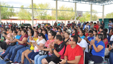 Entrega el INDE uniformes a equipos deportivos en Mier 1 de septiembre de 2018