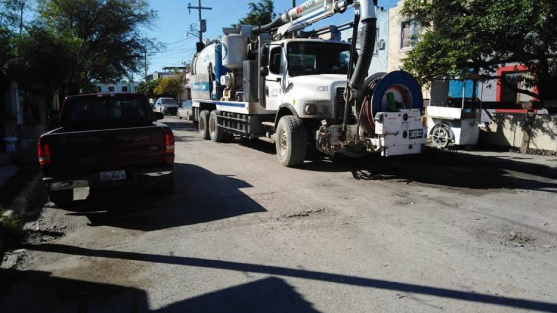 Comapa trabaja con equipo vactor