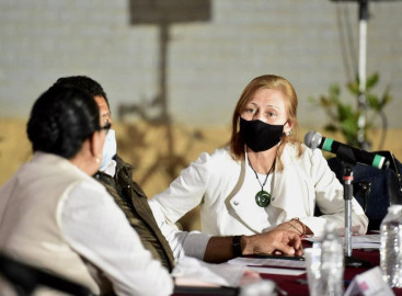 Tatiana Clouthier da positivo a COVID-19; AMLO asegura no tener síntomas tras su reunión