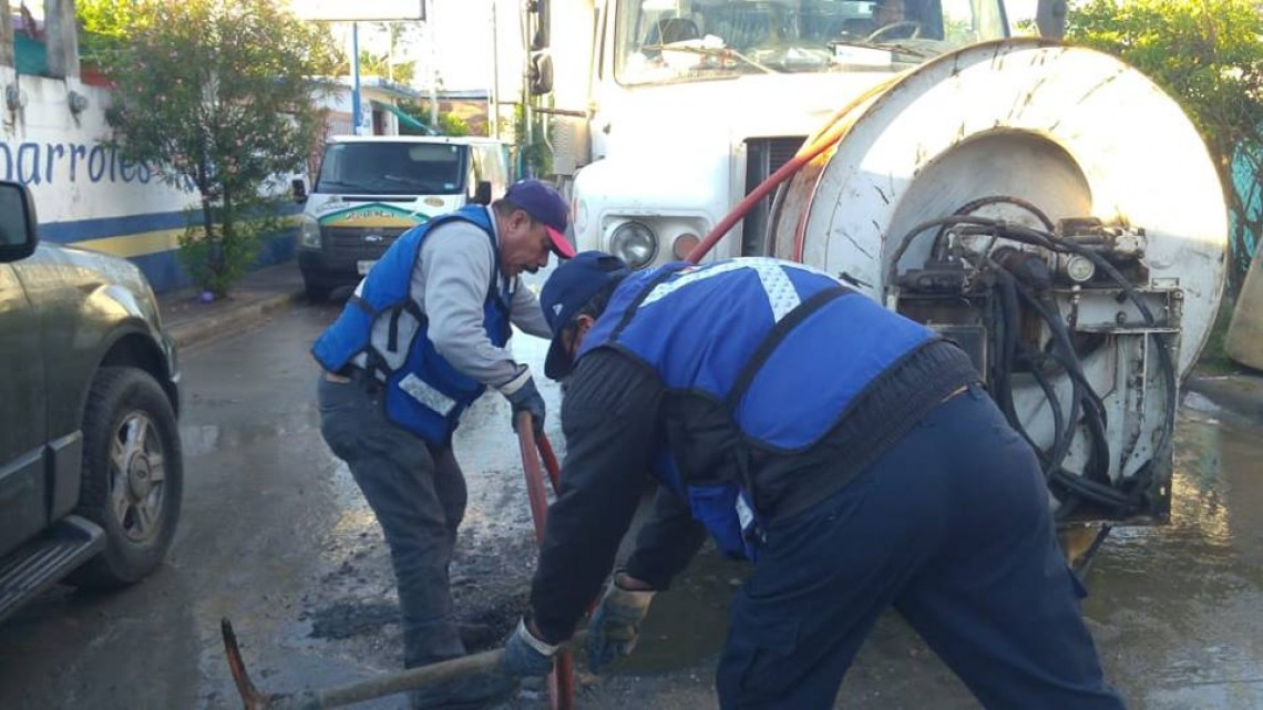 Comapa trabaja con equipo vactor