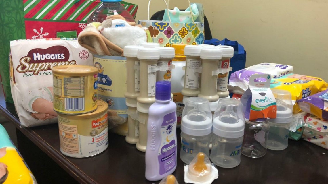 Visita presidenta del DIF a recién nacida que fue abandonada