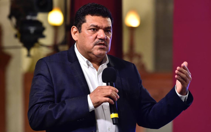 Niega AMLO distanciamiento con Javier May 