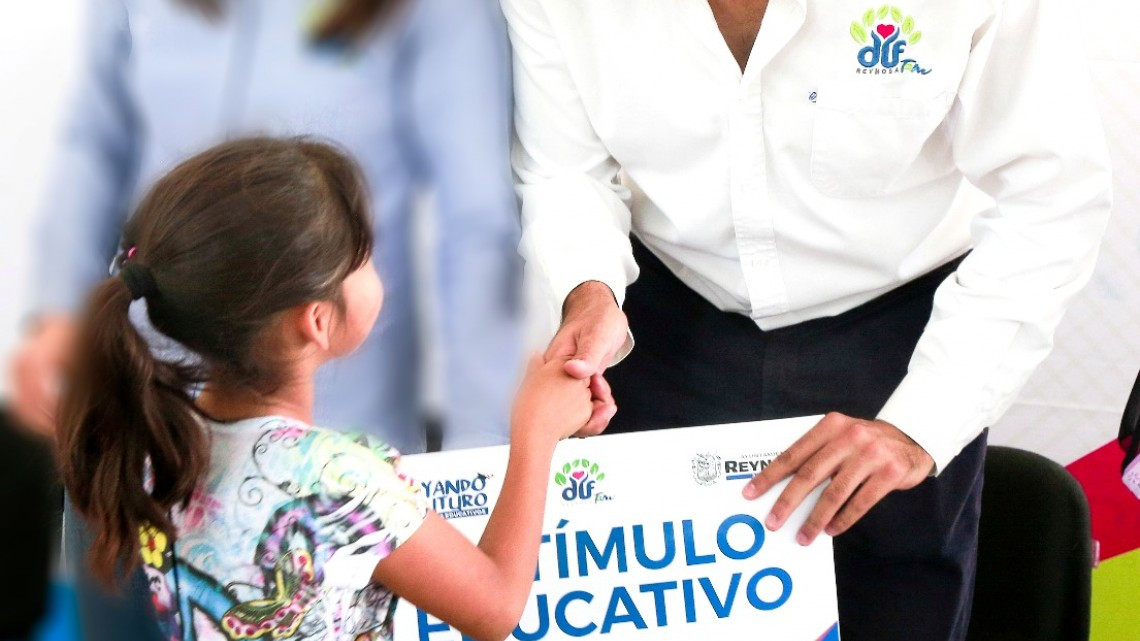 Realiza DIF última entrega de "Apoyando tu futuro"