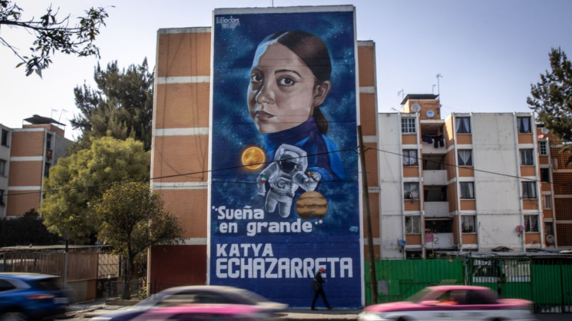 Dedican mural en Iztapalapa a Katya Echazarreta, primera mexicana en viajar al espacio 