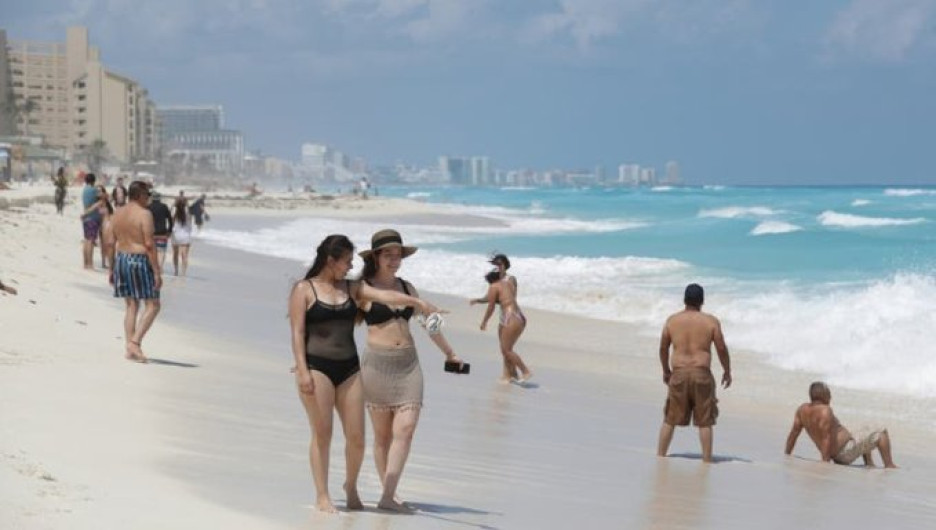 Advierte gobernador de Quintana Roo riesgo de volver al confinamiento tras aumento de casos 