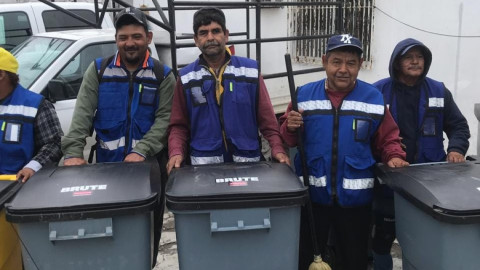 Reciben equipo trabajadores municipales de limpieza
