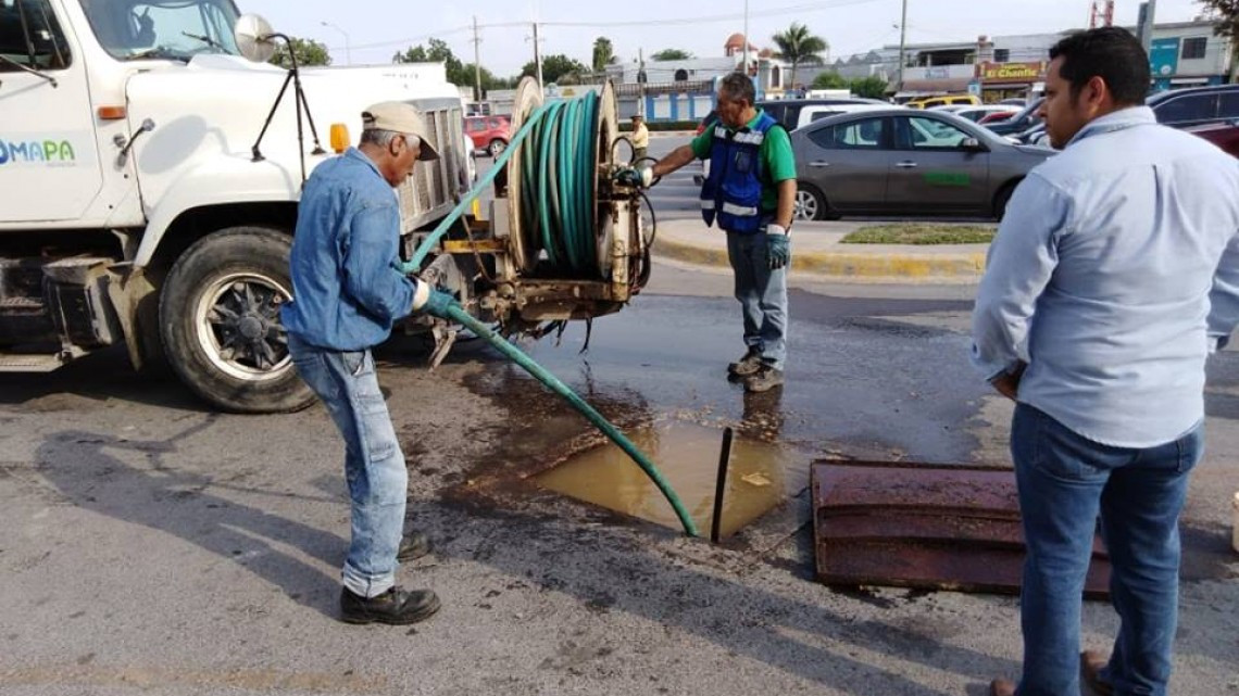 Comapa trabaja con equipo vactor