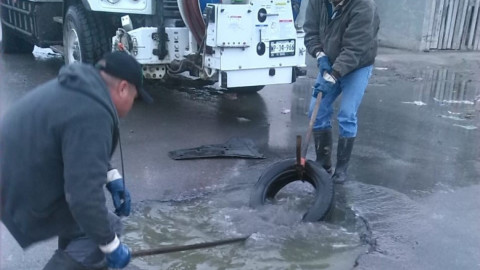 ¡Encuentran más basura y piedras en alcantarillas!