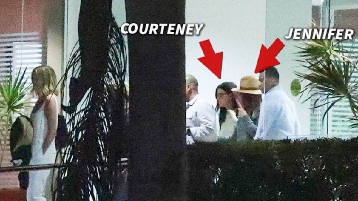 Jet privado de Jennifer Aniston aterriza de emergencia