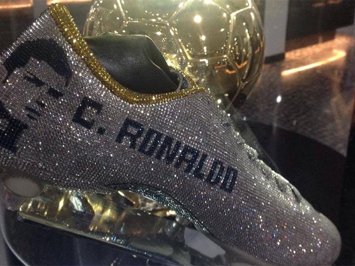 CR7 manda a hacer botines súper lujosos